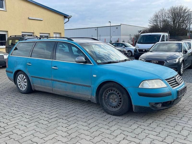 Grau Gebraucht 2001 VW Passat Trendline Kombi | 599 € (Superpreis) - Bild 1/4