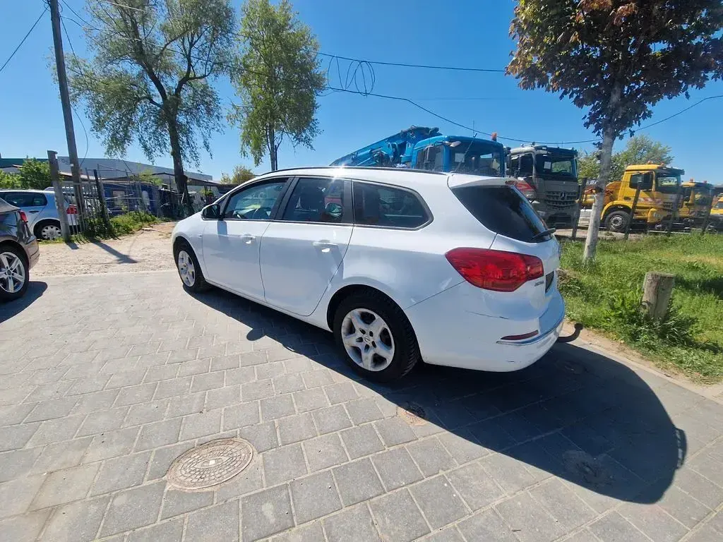 Gebraucht Opel Astra Style 120 PS (88 kW) 2016 Weiß Kombi