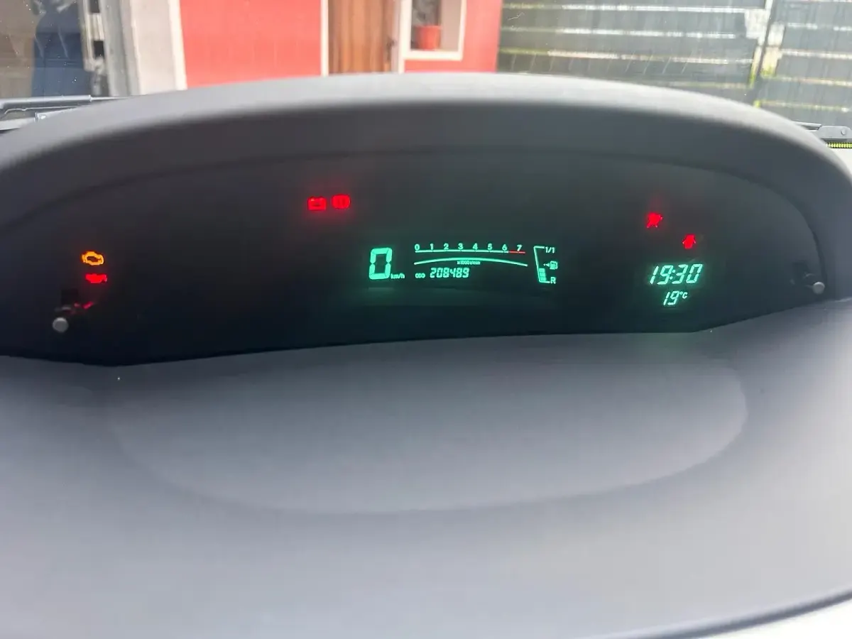 Gebraucht Toyota Yaris 69 PS (50 kW) 2007 Silber Kleinwagen