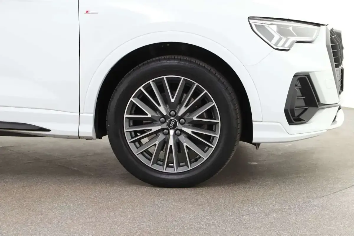Gebraucht Audi Q3 S-Line 245 PS (180 kW) 2021 Gletscherweiß metallic SUV