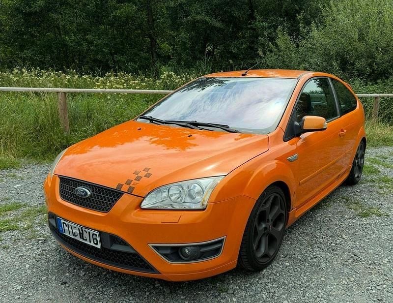 Orange Gebraucht 2006 Ford Focus ST Limousine | 3.200 € (Superpreis) - Bild 1/4