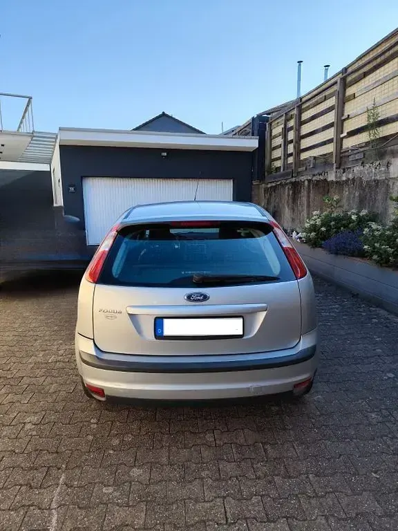 Gebraucht Ford Focus Titanium 125 PS (91 kW) 2006 Silber Limousine