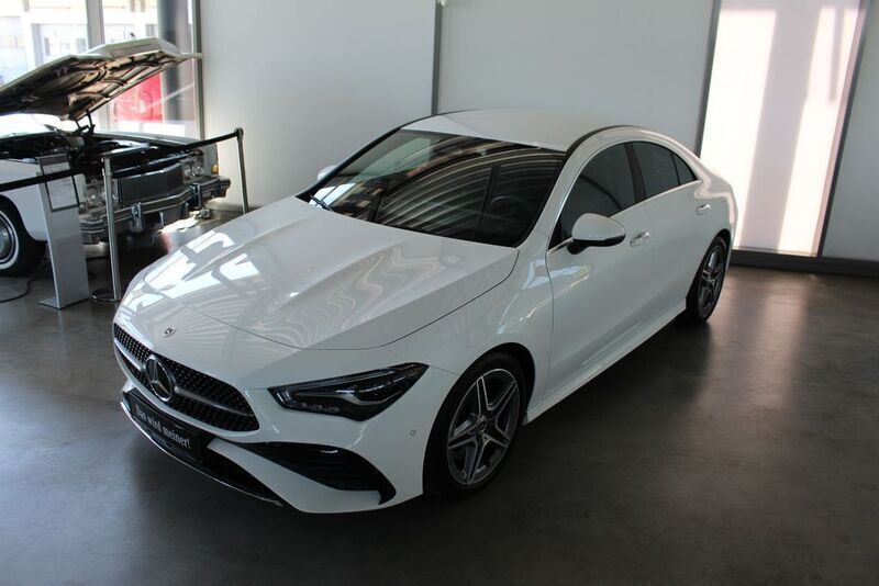 Weiß , polarweiß Gebraucht 2024 Mercedes CLA200 AMG Limousine | 37.890 € (Etwas zu teuer) - Bild 1/4