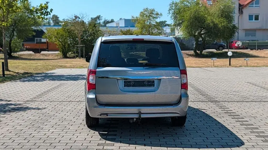 Gebraucht Chrysler Town & Country 283 PS (208 kW) 2013 Silber Van / Kleinbus