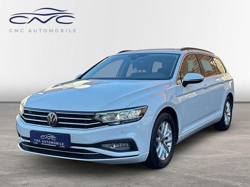 Weiß Gebraucht 2022 VW Passat Business Kombi | 21.990 € (Fairer Preis) - Bild 1/4