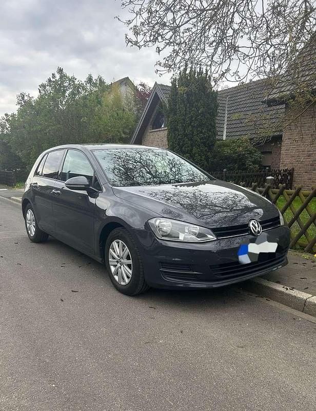 Usado VW Golf VII Trendline 105 HP (77 kW) 2014 Cinzento Sedan