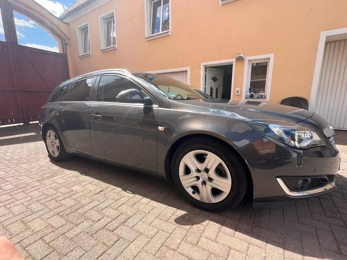 Gebraucht Opel Insignia 163 PS (119 kW) 2014 Grau Kombi
