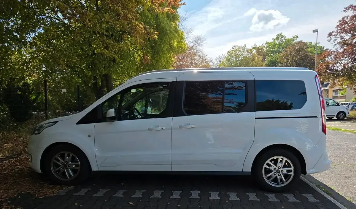 Gebraucht Ford Grand Tourneo Connect Titanium 120 PS (88 kW) 2019 Weiß Van / Kleinbus