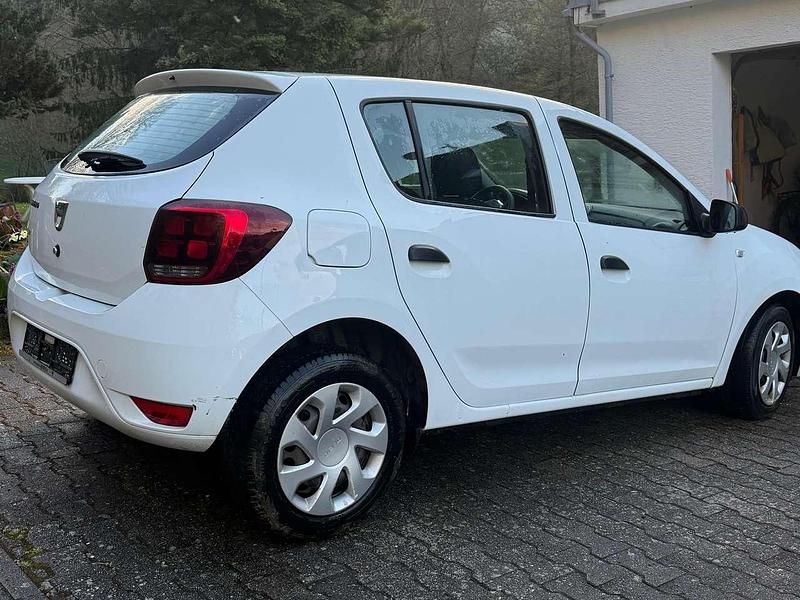 Gebraucht Dacia Sandero 75 PS (55 kW) 2017 Weiß Limousine