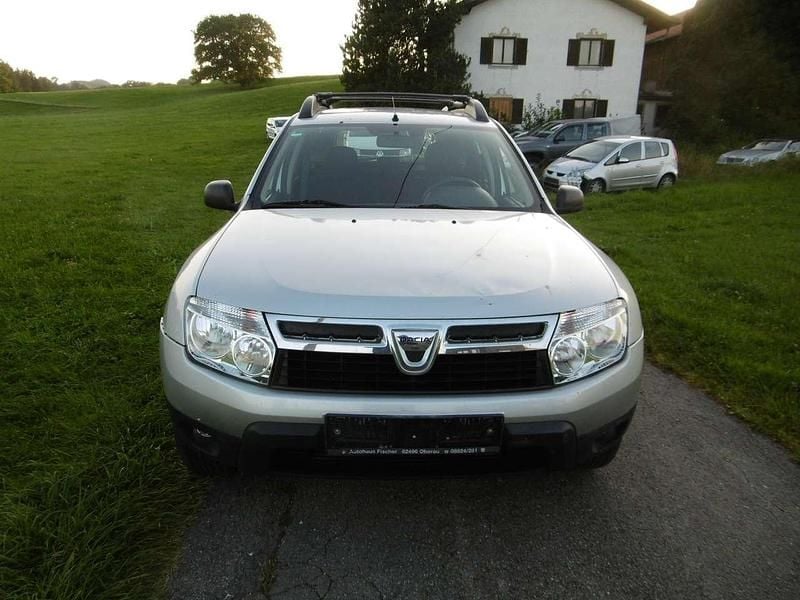 Silber Gebraucht 2012 Dacia Duster Lauréate SUV | 4.500 € (Superpreis) - Bild 1/4