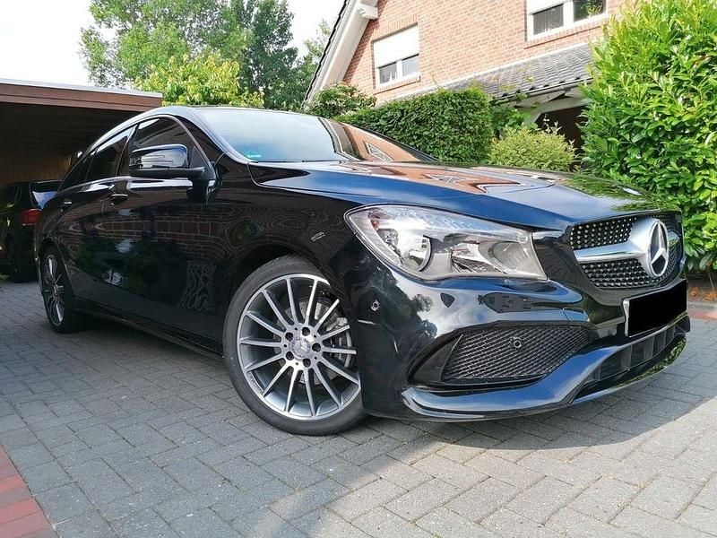 Gebraucht Mercedes CLA180 Shooting Brake AMG line 122 PS (89 kW) 2016 Schwarz Kombi