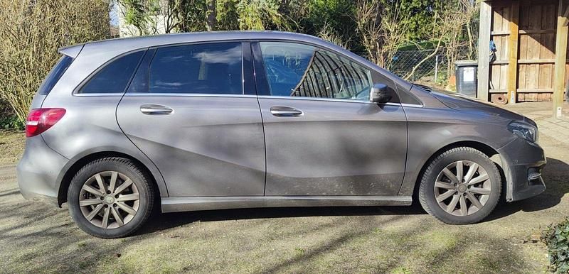 Gebraucht Mercedes B200 136 PS (100 kW) 2014 Grau Van / Kleinbus