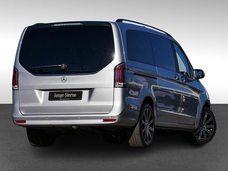 Gebraucht Mercedes V250 Style 190 PS (139 kW) 2025 Silber Van / Kleinbus