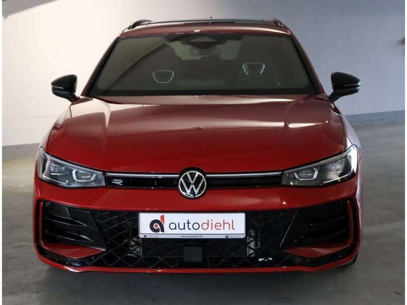 Gebraucht VW Passat R-line 193 PS (141 kW) 2024 Red metallic Kombi