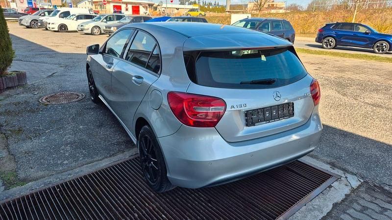 Gebraucht Mercedes A180 109 PS (80 kW) 2014 Silber Limousine
