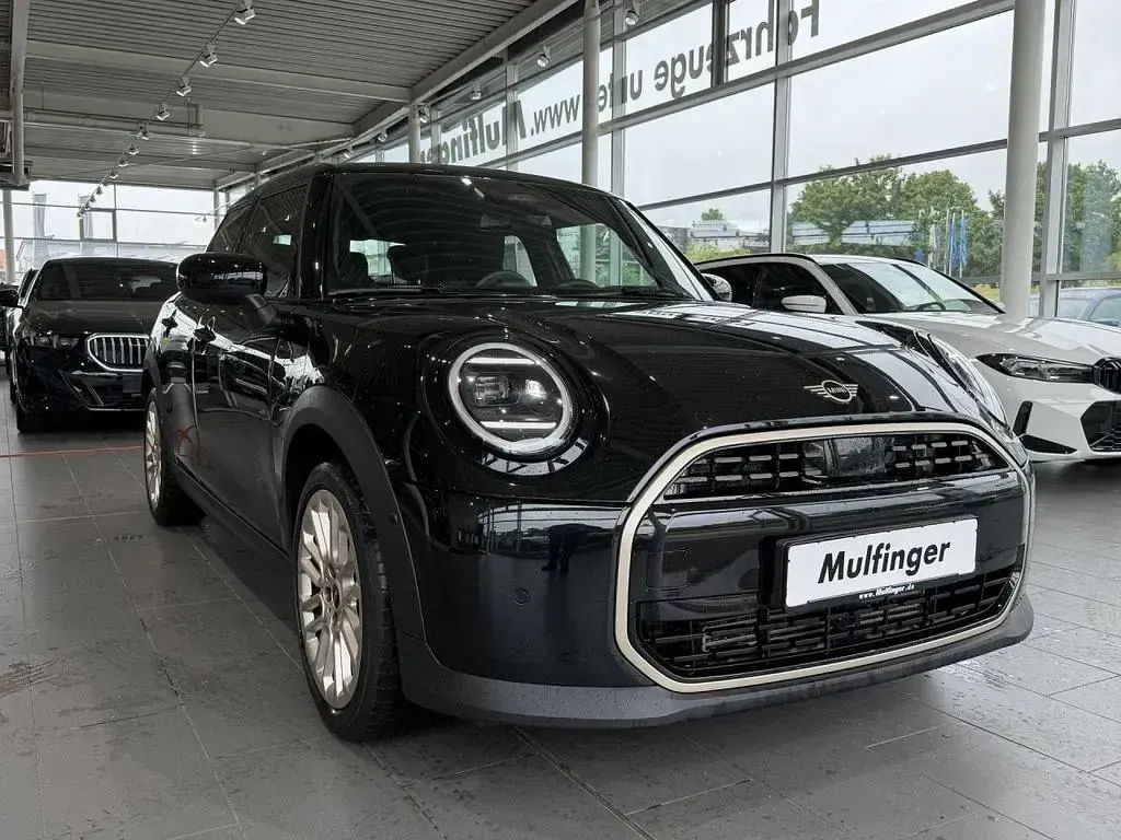 Gebraucht Mini Cooper Favoured 114 kW (156 PS) 2025 Midnight schwarz Kleinwagen