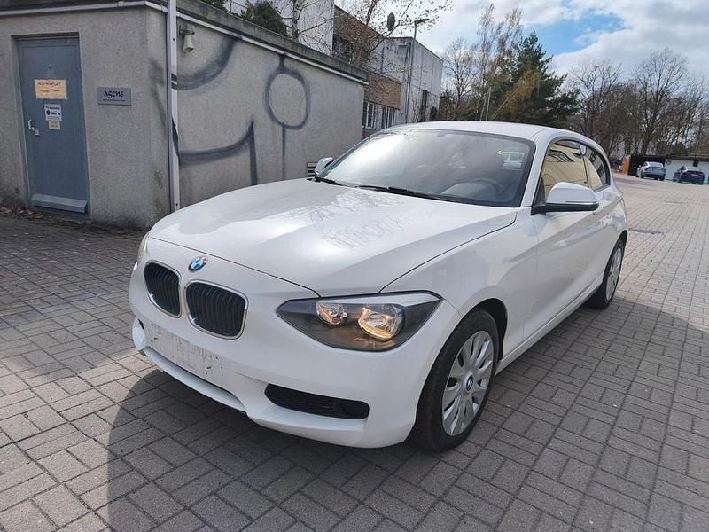 Gebraucht BMW 114 102 PS (75 kW) 2012 Weiß Kleinwagen