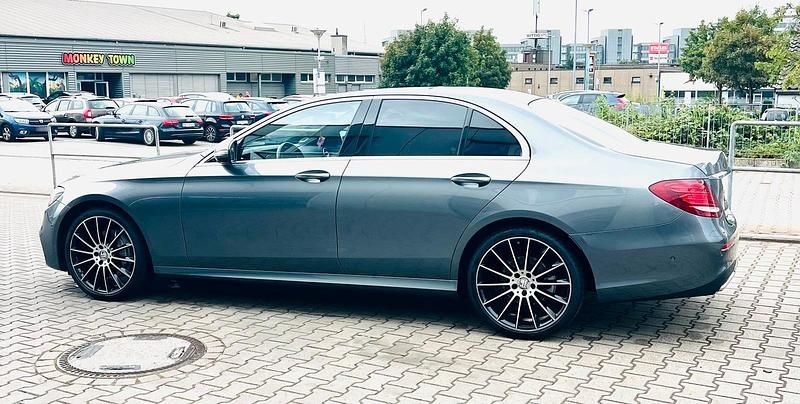Gebraucht Mercedes E220 AMG line 194 PS (142 kW) 2016 Grau Limousine