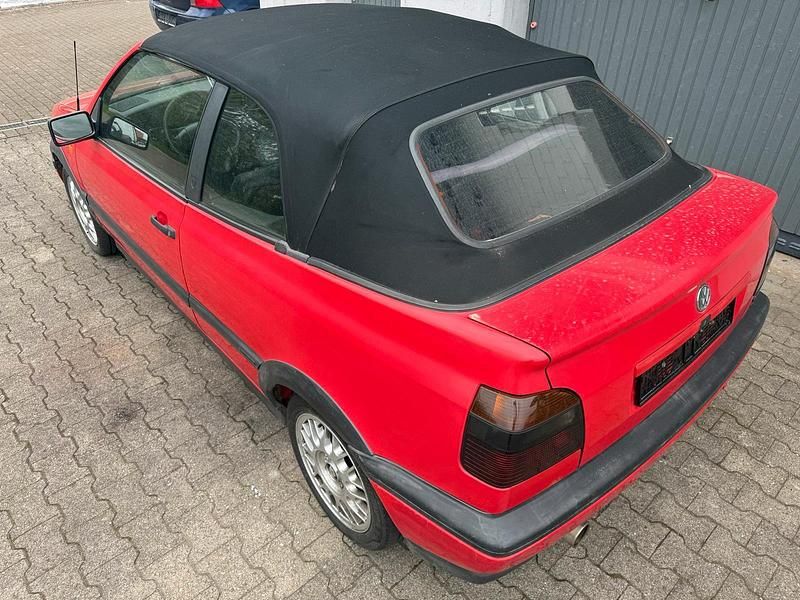 Second-hand VW Golf 90 CP (66 kW) 1994 Roșu Cabrio