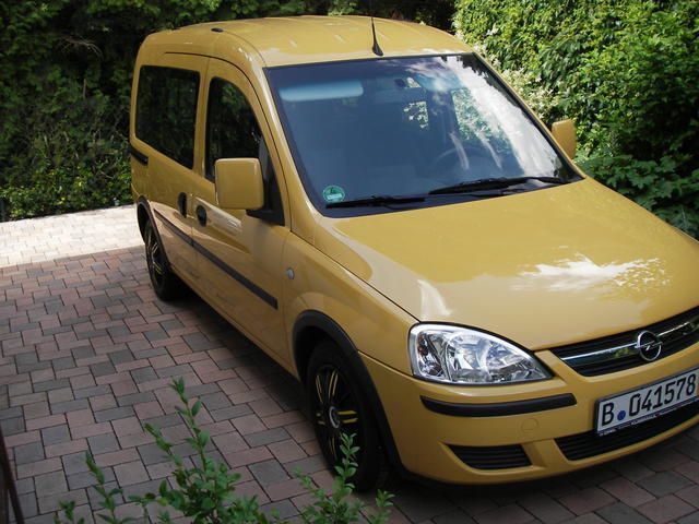 Gebraucht Opel Combo 122 PS (89 kW) 2005 Gelb Van / Kleinbus