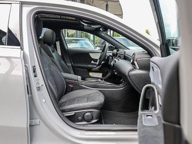 Grau Gebraucht 2025 Mercedes A200 AMG Limousine | 39.880 € (Teuer) - Bild 1/4