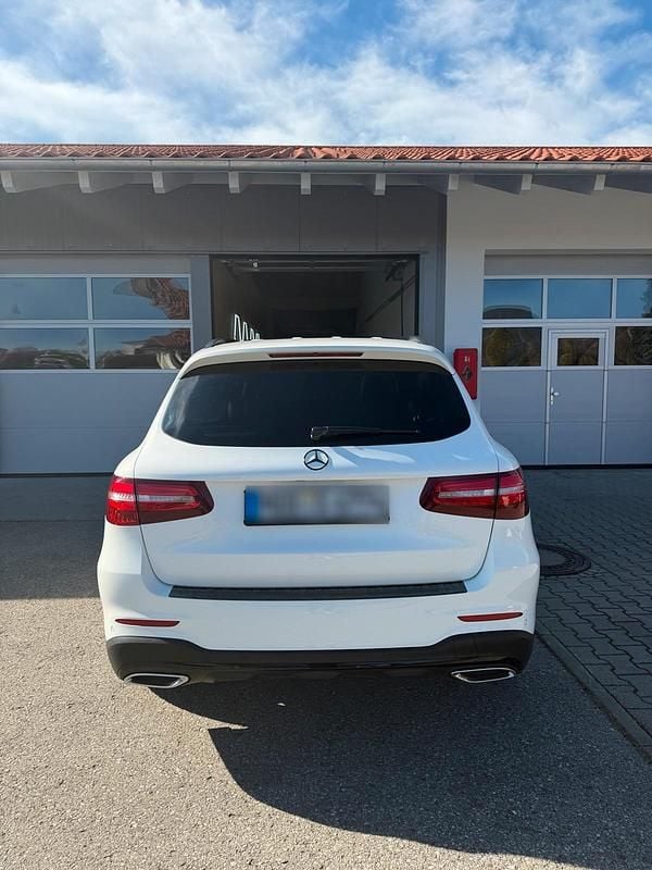 Używany Mercedes GLC350 258 KM (189 kW) 2017 Biały SUV