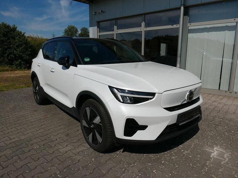 Weiß Gebraucht 2023 Volvo XC40 Plus SUV | 39.999 € (Teuer) - Bild 1/4