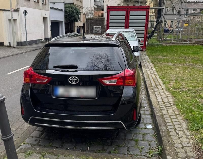 Gebraucht Toyota Auris 132 PS (97 kW) 2014 Schwarz Kombi