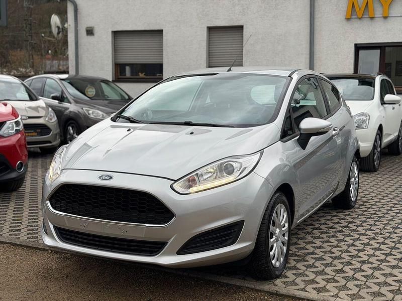 Silber Gebraucht 2016 Ford Fiesta Trend Kleinwagen | 2.850 € - Bild 1/4