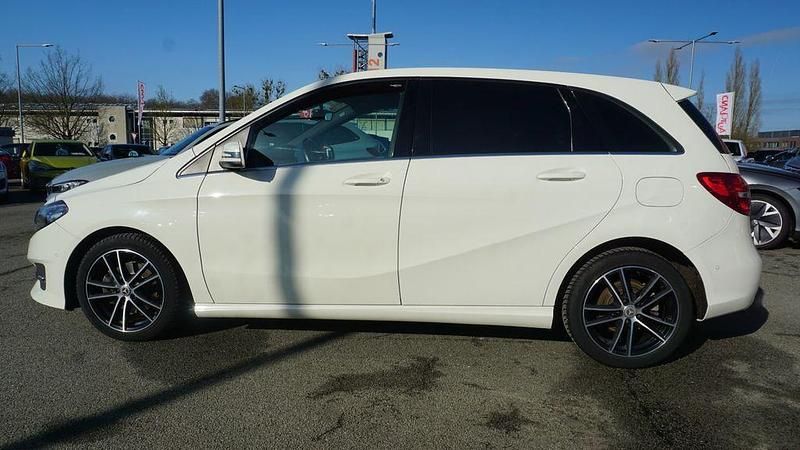 Gebraucht Mercedes B200 136 PS (100 kW) 2018 Weiß Van / Kleinbus