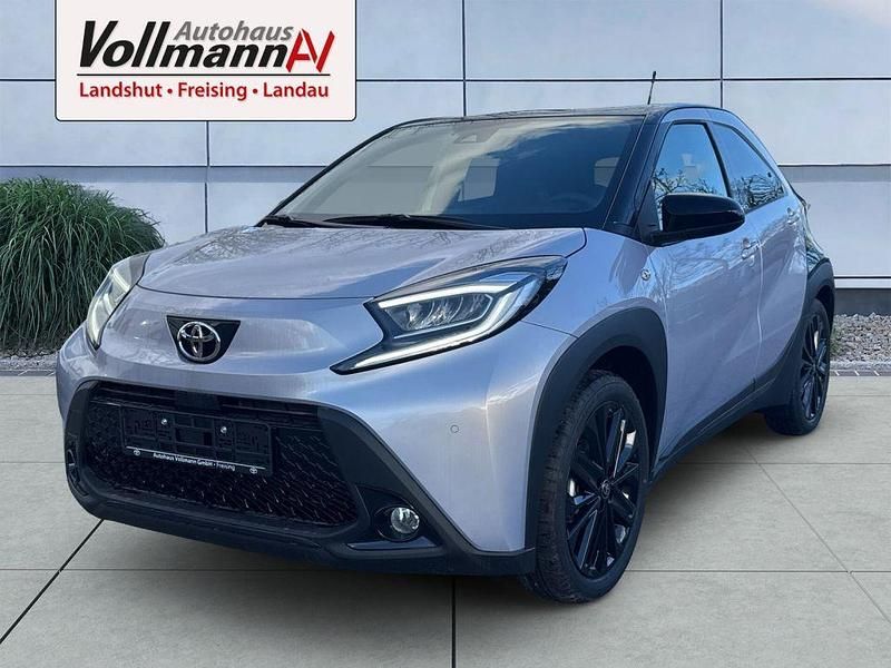 Grau Neu 2025 Toyota Aygo X SUV | 21.490 € (Teuer) - Bild 1/4