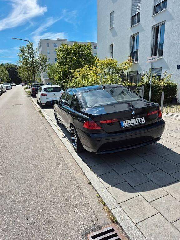 Schwarz Gebraucht 2004 BMW 745 Limousine | 7.099 € - Bild 1/4