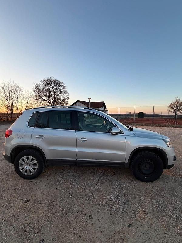Gebraucht VW Tiguan 122 PS (89 kW) 2012 Silber SUV
