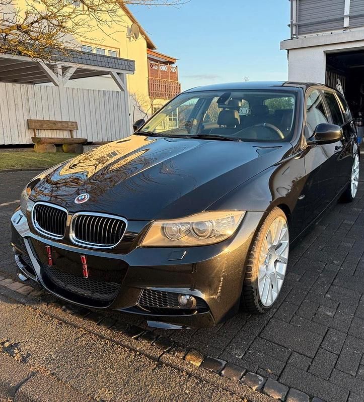 Schwarz Gebraucht 2011 BMW 318 M Sport Kombi | 6.999 € (Etwas zu teuer) - Bild 1/4