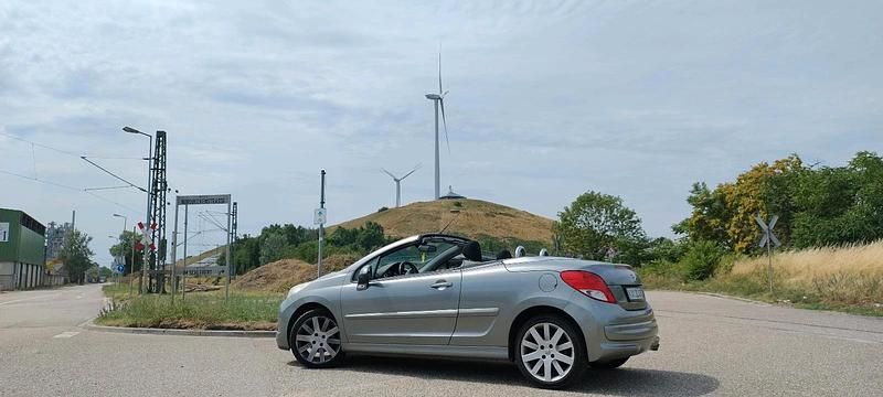 Gold Gebraucht 2011 Peugeot 207 CC Cabrio | 3.600 € (Etwas zu teuer) - Bild 1/1