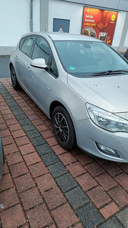 Gebraucht Opel Astra 140 PS (102 kW) 2010 Beige Limousine