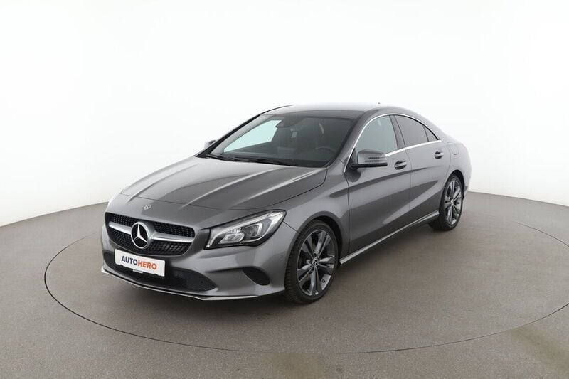 Grau Gebraucht 2017 Mercedes CLA200 Urban Limousine | 18.490 € (Guter Preis) - Bild 1/4