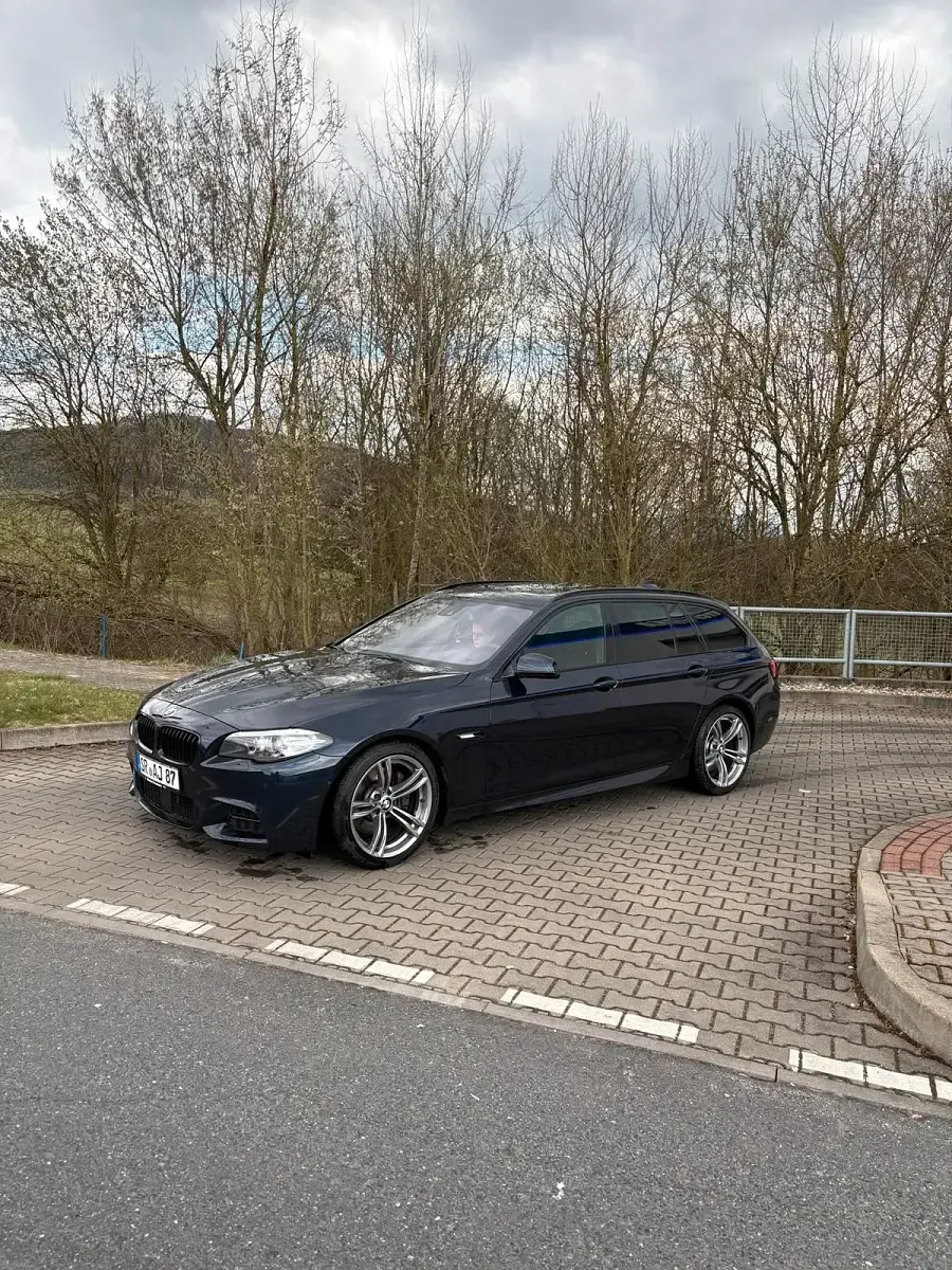 Gebraucht BMW 530 258 PS (189 kW) 2011 Blau Kombi