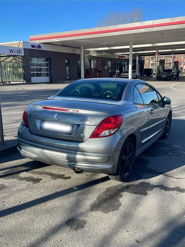 Gebraucht Peugeot 207 CC Roland Garros 156 PS (114 kW) 2010 Silber Cabrio