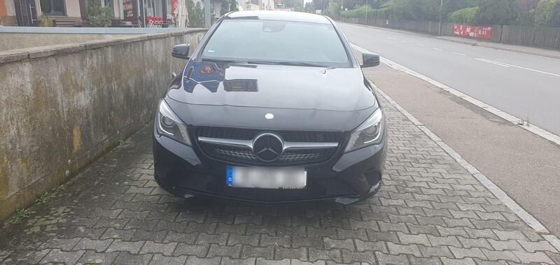 Schwarz Gebraucht 2017 Mercedes CLA220 Limousine | 13.000 € (Superpreis) - Bild 1/4