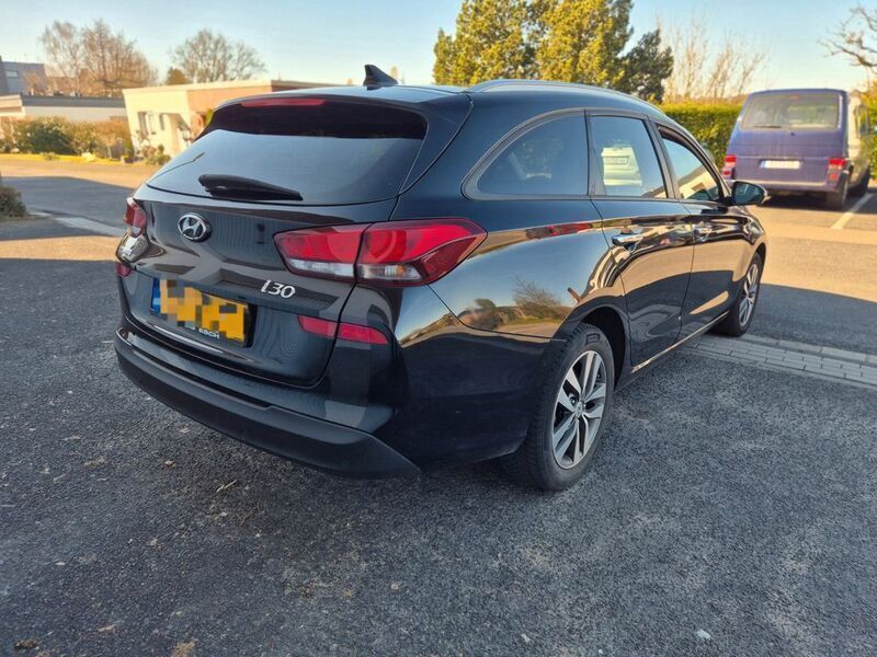Gebraucht Hyundai i30 110 PS (80 kW) 2017 Schwarz Kombi