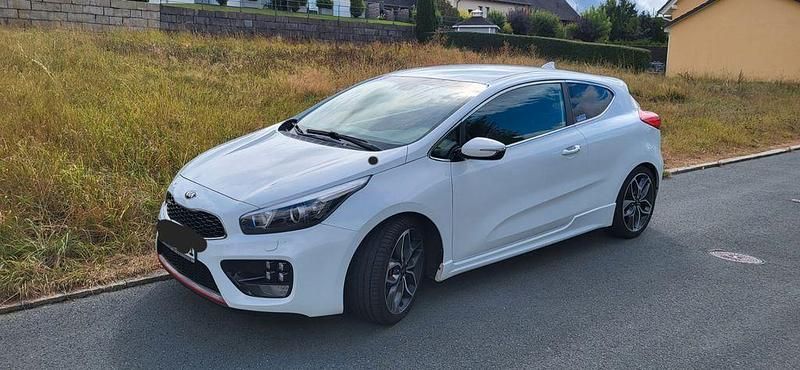Weiß Gebraucht 2018 Kia ProCeed GT-Track Kleinwagen | 12.200 € (Guter Preis) - Bild 1/4