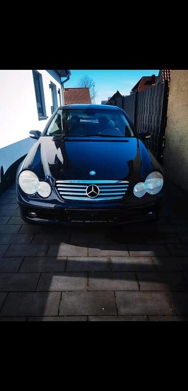 Gebraucht Mercedes C180 129 PS (94 kW) 2001 Blau Coupé