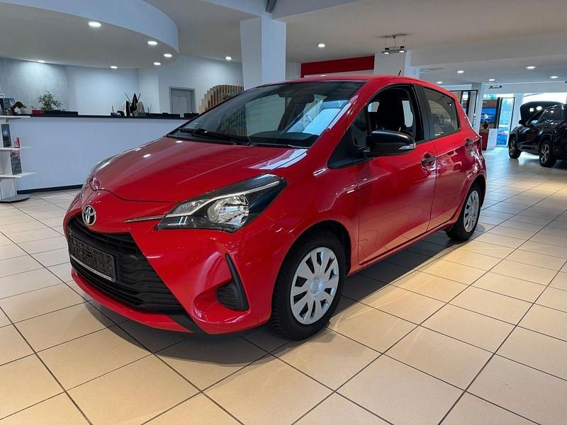Rot Gebraucht 2017 Toyota Yaris Kleinwagen | 7.490 € (Fairer Preis) - Bild 1/4