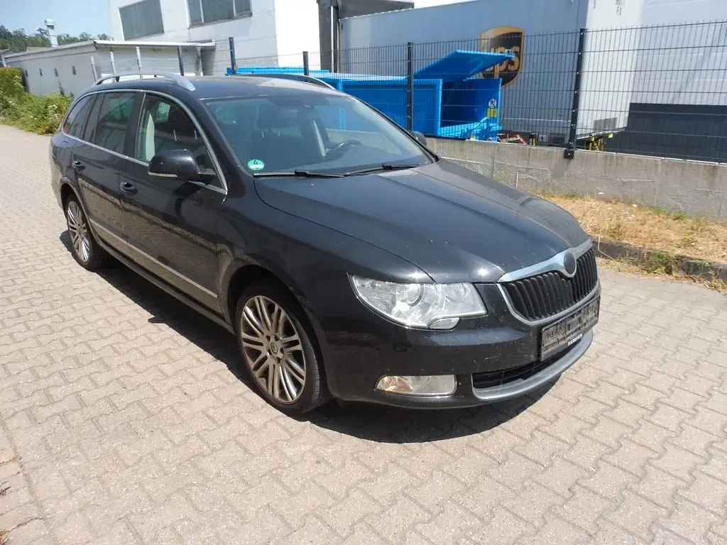 Gebraucht Skoda Superb Comfort 170 PS (125 kW) 2011 Schwarz Kombi