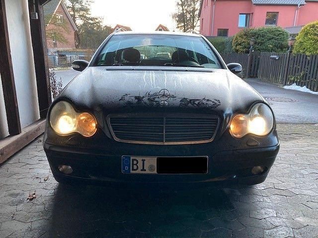 Schwarz Gebraucht 2003 Mercedes C200 Classic Kombi | 1.750 € (Fairer Preis) - Bild 1/4