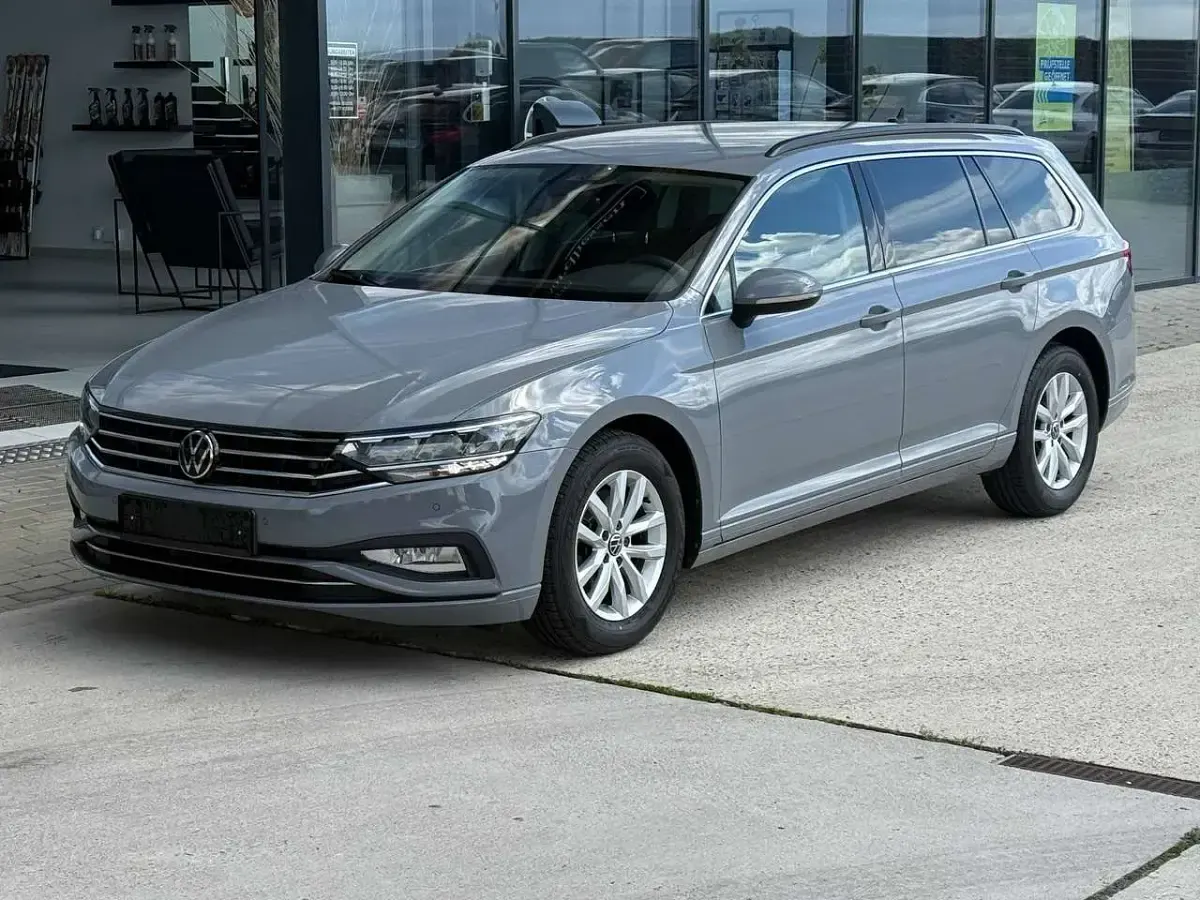 Gebraucht VW Passat Business 150 PS (110 kW) 2022 Mondsteingrau Kombi