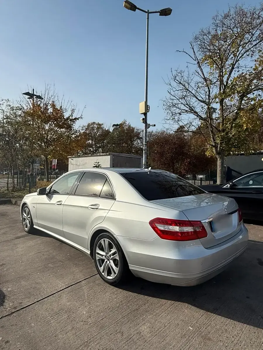 Gebraucht Mercedes E220 170 PS (125 kW) 2009 Silber Limousine