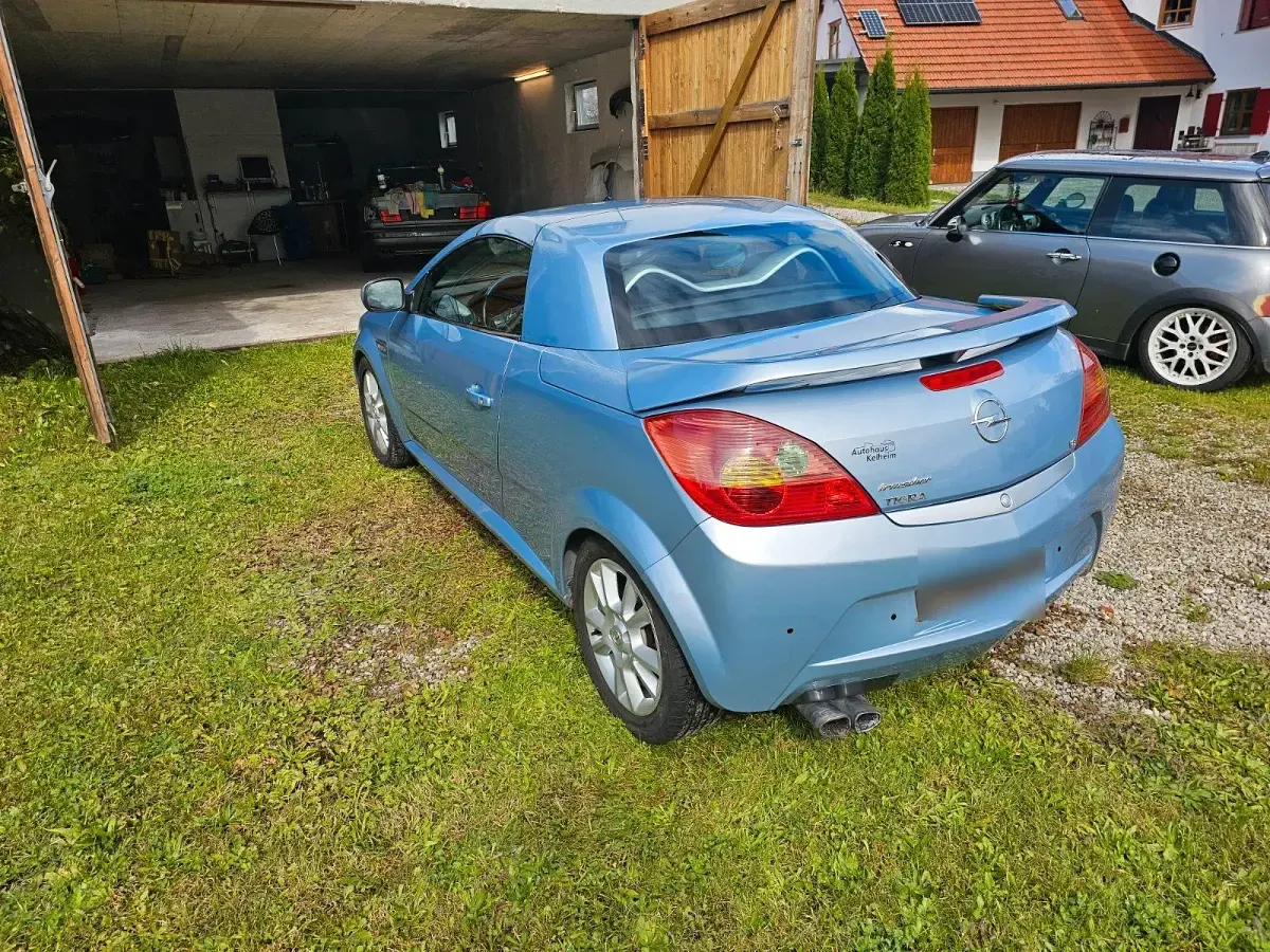Używany Opel Tigra 125 KM (91 kW) 2005 Niebieski Kabriolet