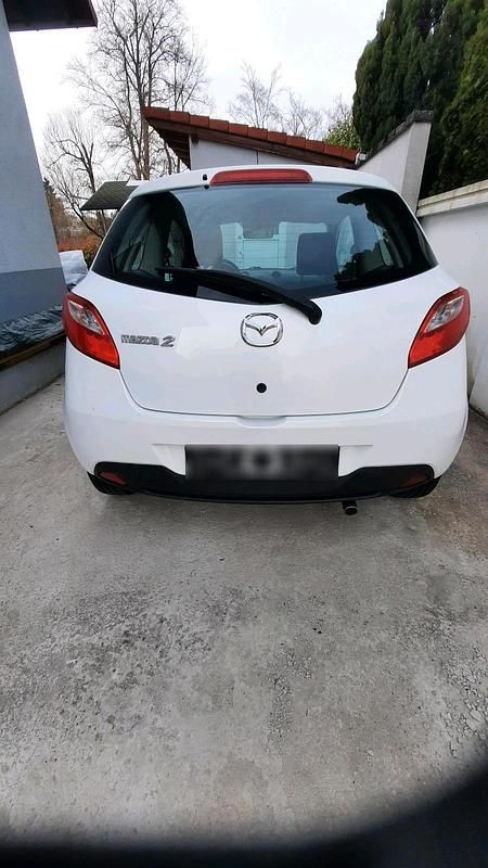 Gebraucht Mazda 2 75 PS (55 kW) 2012 Weiß Kleinwagen